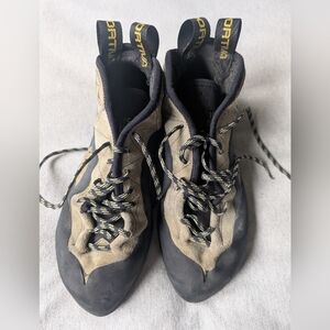 La Sportiva TC Pro Climbing Shoes in Sage | size 42.5